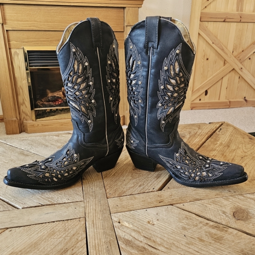 Seven Stars Black leather Studded Cross western boots, women's 8 B